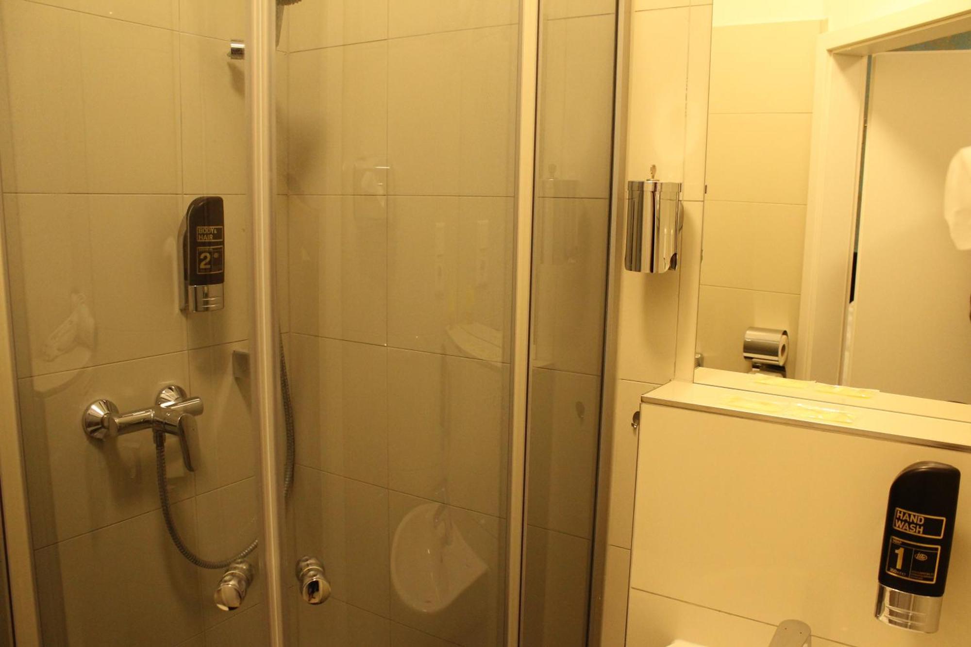 Momomotel - Self Check-In Hotel Am Stadion Köln Ngoại thất bức ảnh